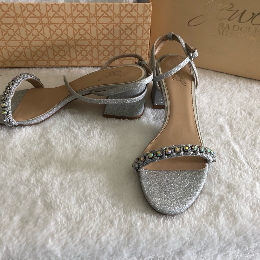 Jewel by Badgley Mischka Odonna sandals. Size 8 never worn. Brand new in box. - Picture 15 of 15